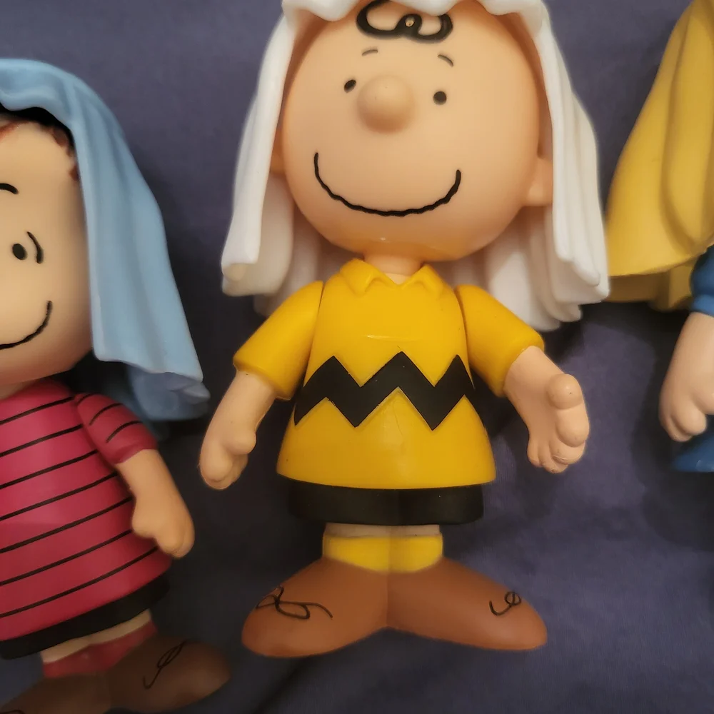 Peanuts Nativity Playset - Blue, Yellow, Red, White - Picture 6 of 10